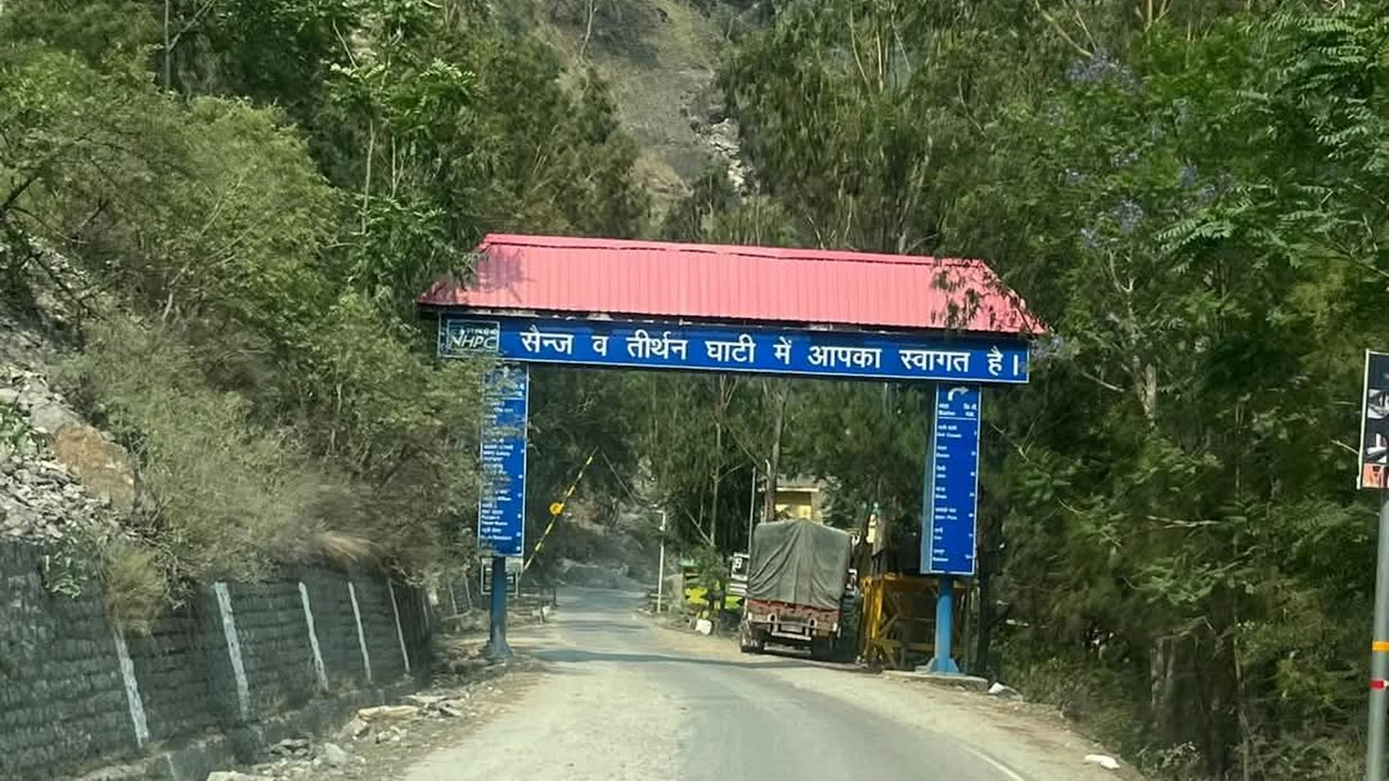 Welcome gate at Larji for Sainj and Tirthan valleys, marking the turn off the Beas highway toward Banjar from Bhuntar