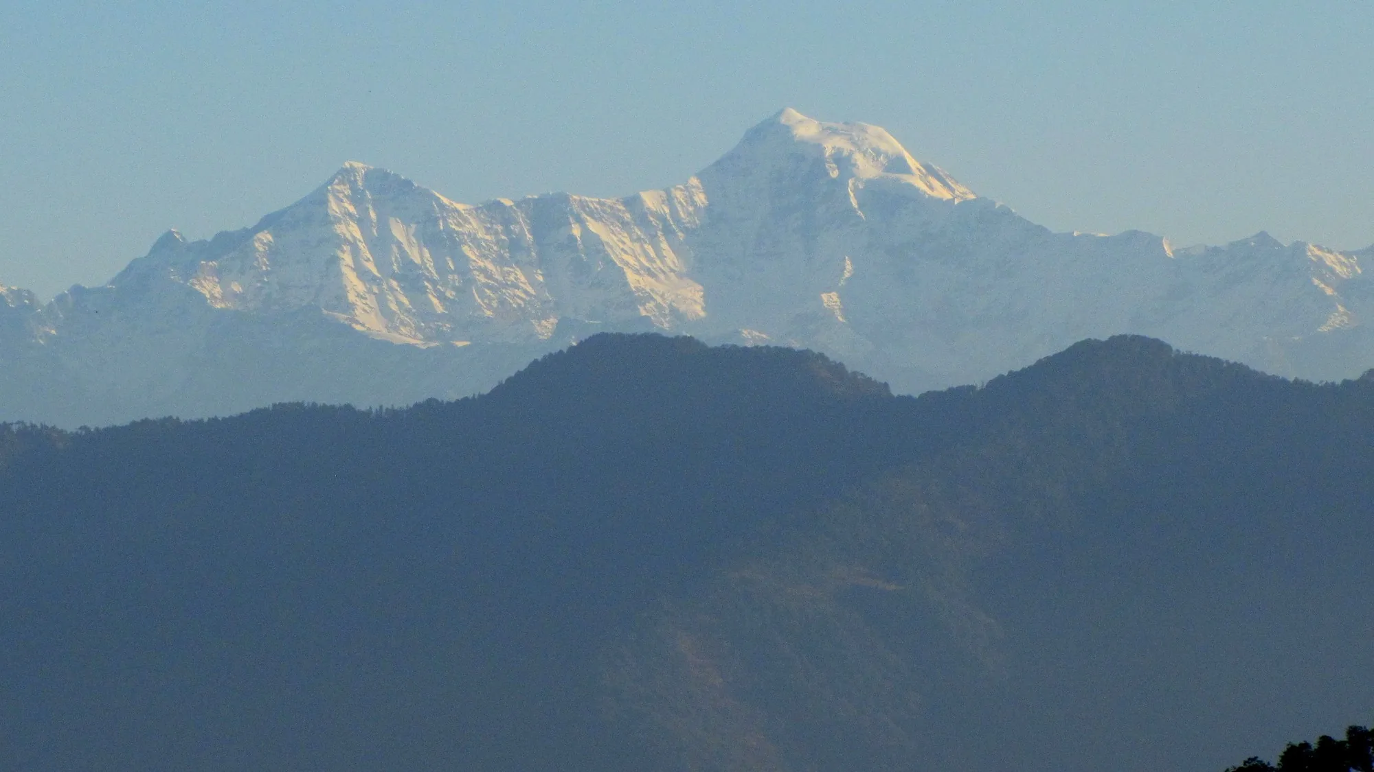 Snow peaks of Bandarpunch under clear autumn sky — the Himalayan view bike riders chase at Kunjapuri sunrise from Rishikesh