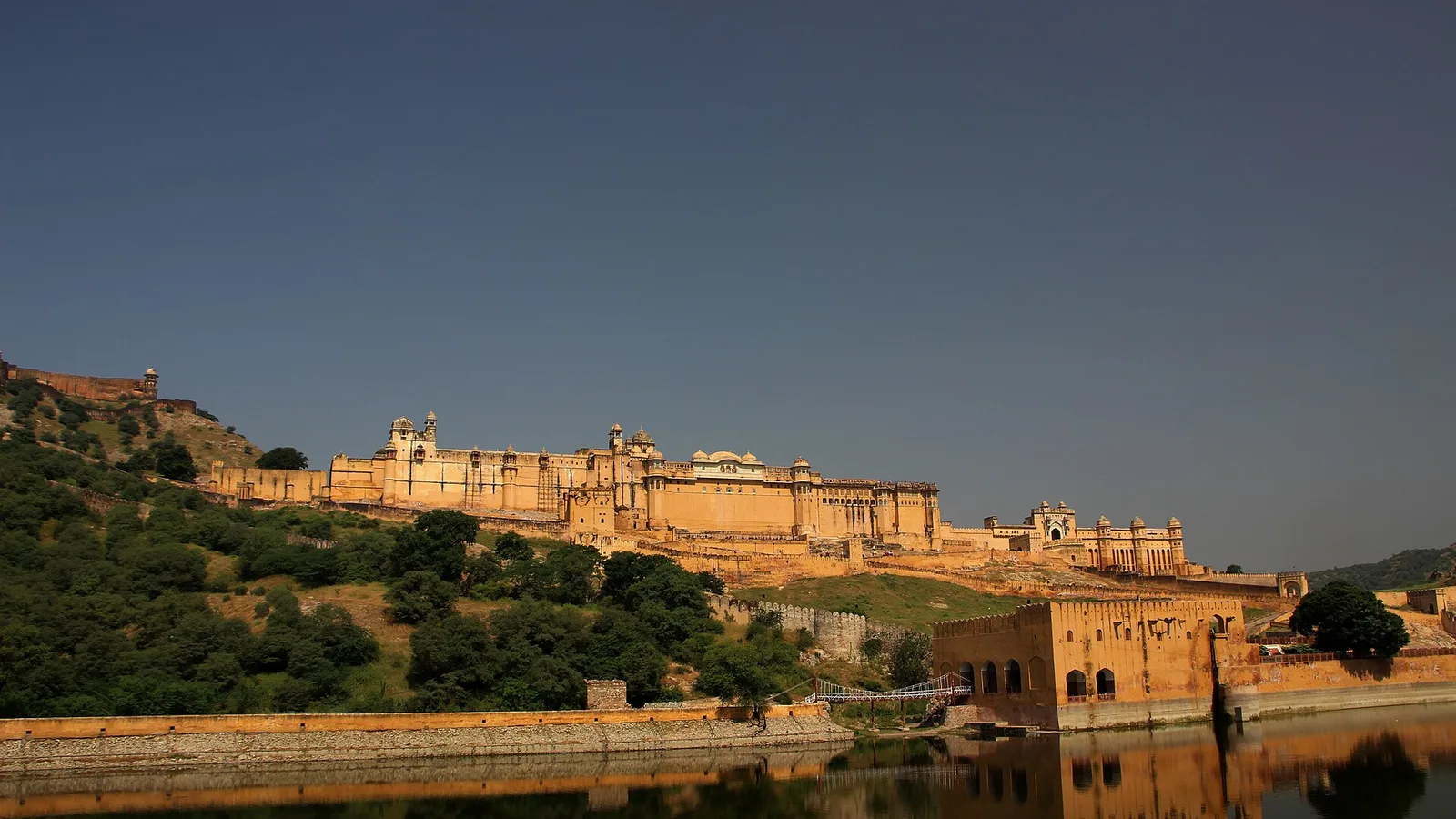 Amer Fort on its hillside above the lake outside Jaipur, Rajasthan