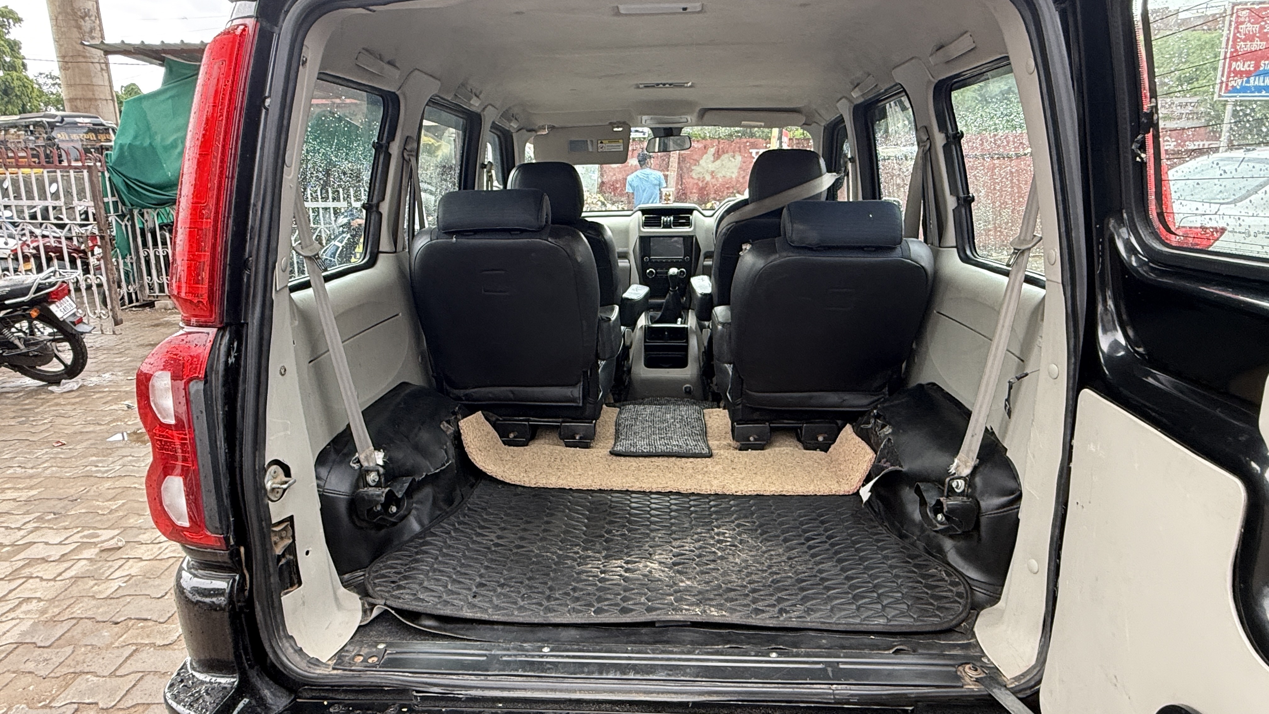 Photo 6 of Mahindra Scorpio S11 2020 available for rent on Hire N Ride