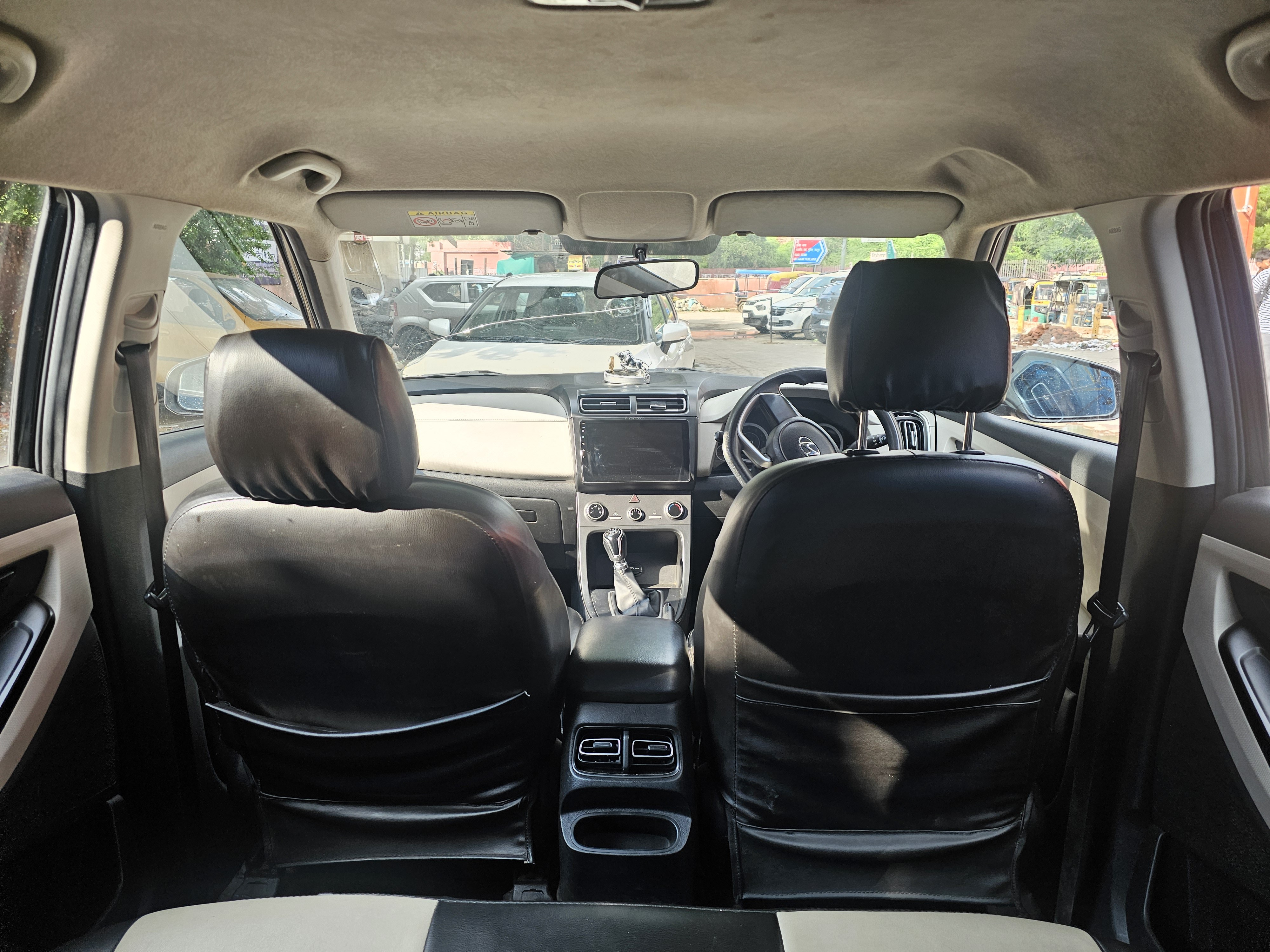 Photo 5 of Hyundai Creta 1.5 Mpi Mt E 2023 available for rent on Hire N Ride