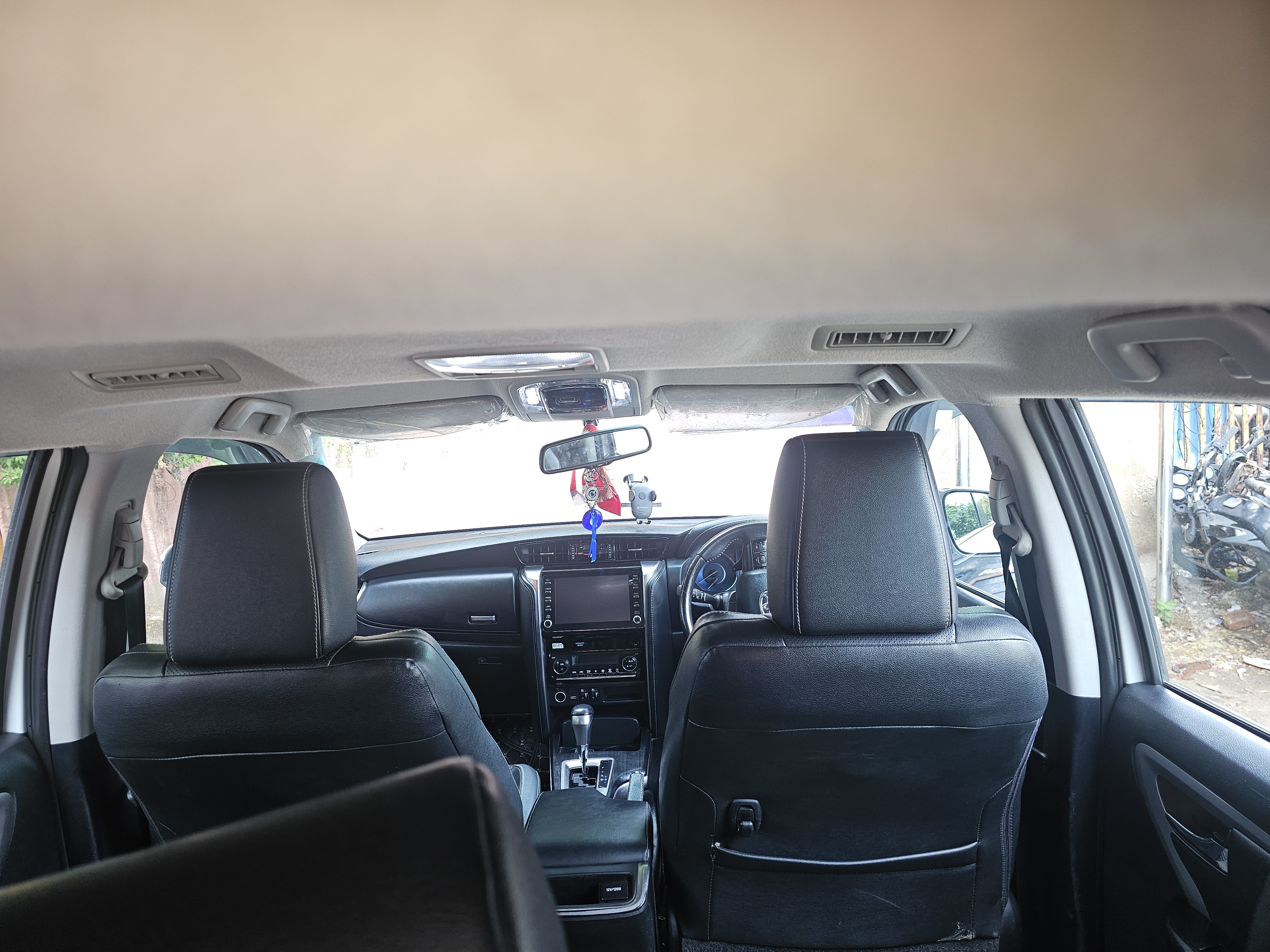 Photo 5 of Toyota Kirloskar Motor Pvt Fortuner (at) 2755.00cc 2024 available for rent on Hire N Ride