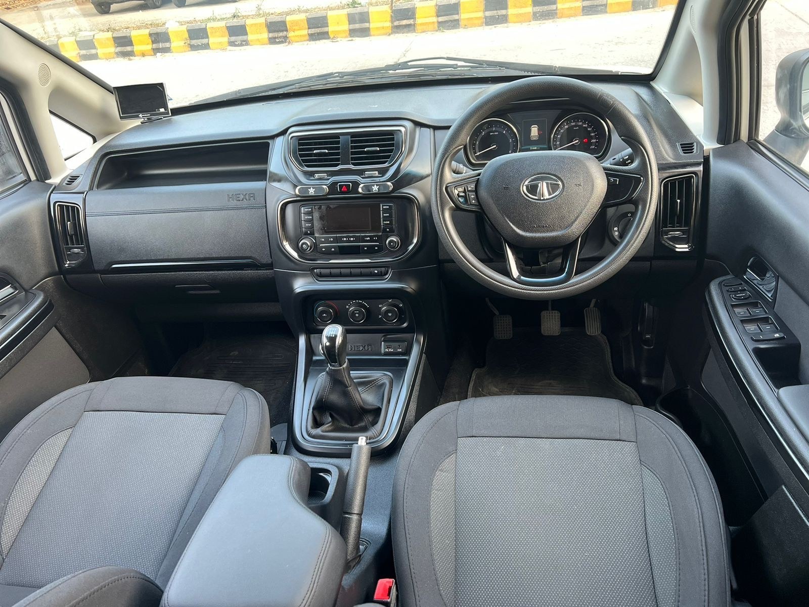 Photo 5 of Tata Hexa Xe Varicor 2017 available for rent on Hire N Ride