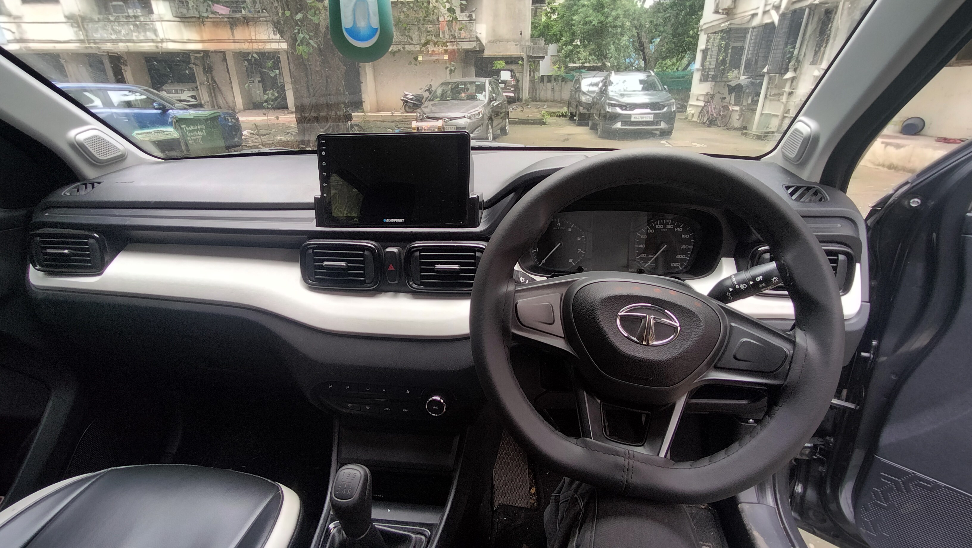 Photo 5 of Tata Punch Pure 1.2l Mt 2023 available for rent on Hire N Ride