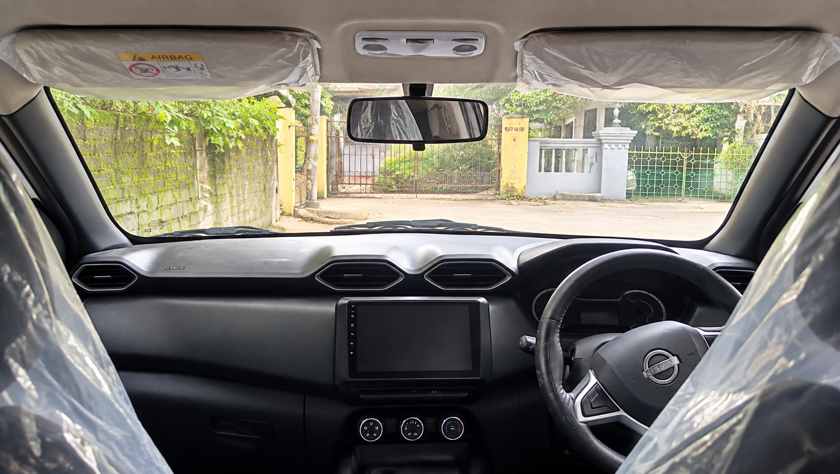 Photo 5 of Nissan Magnite Visia Mt 2025 available for rent on Hire N Ride