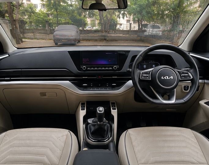 Photo 5 of Kia Carens Prestige 7 2023 available for rent on Hire N Ride