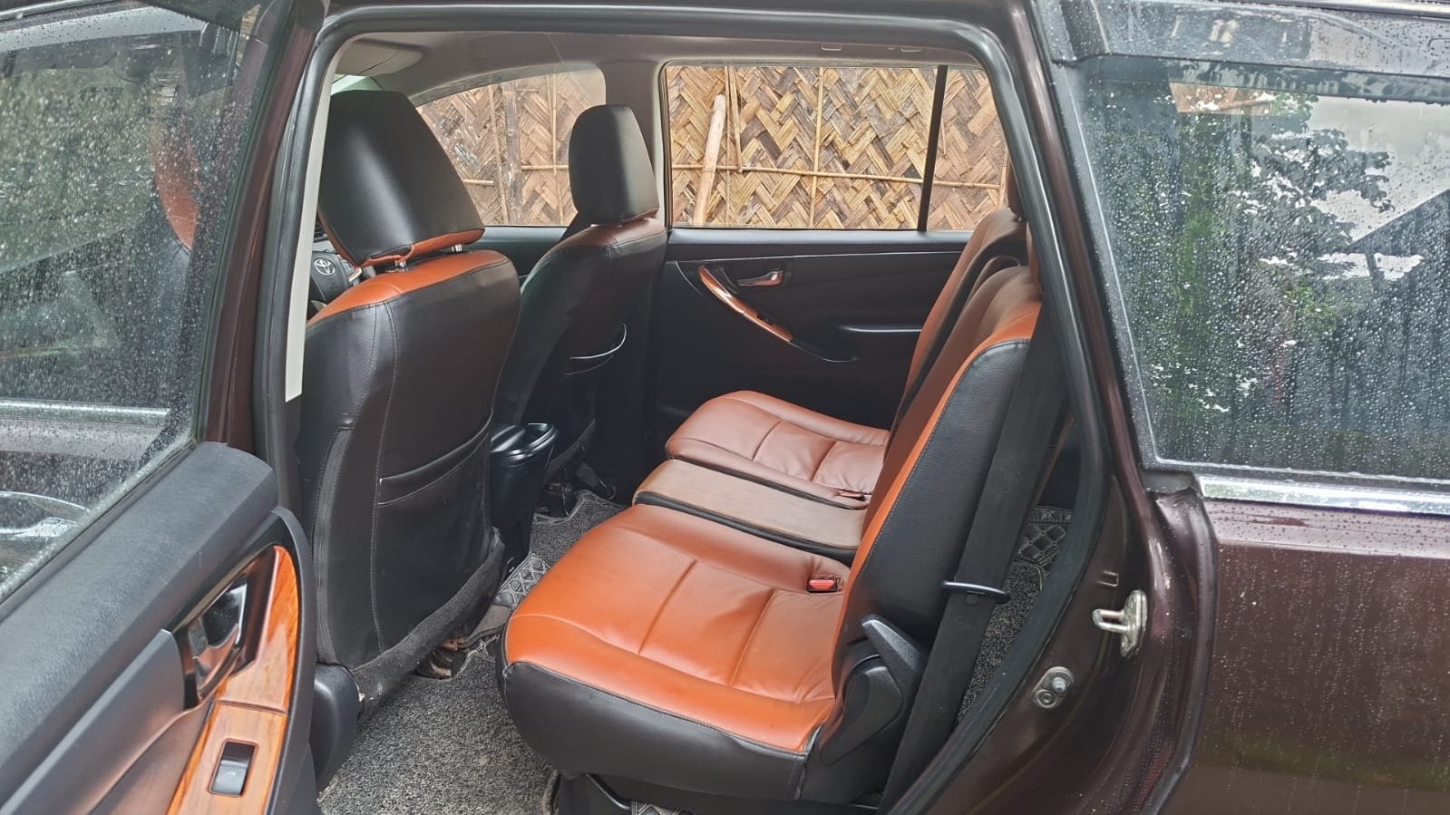 Photo 6 of Toyota Innova Crysta 2.4 G 2017 available for rent on Hire N Ride