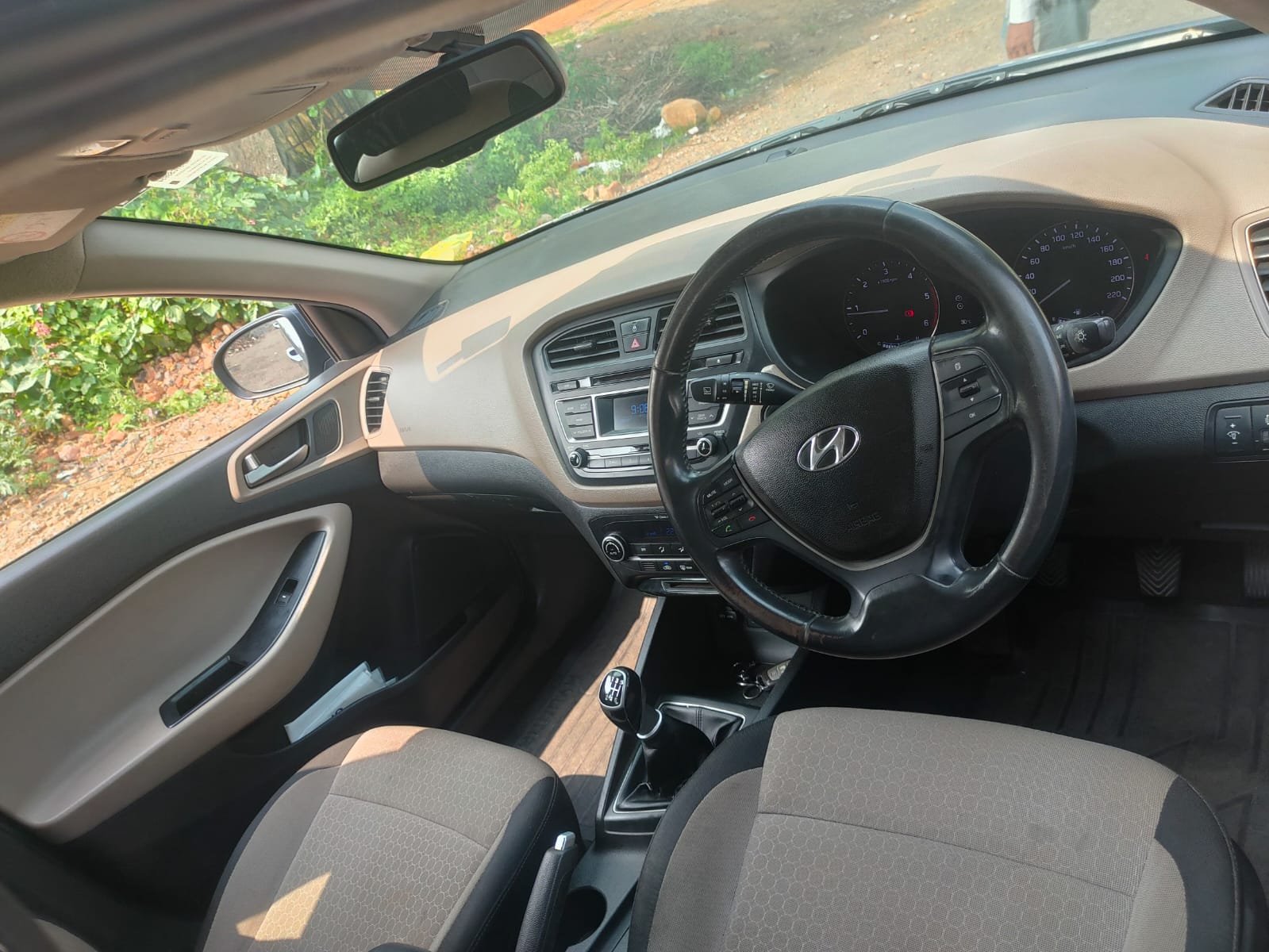 Photo 5 of Hyundai I20 Asta 2014 available for rent on Hire N Ride