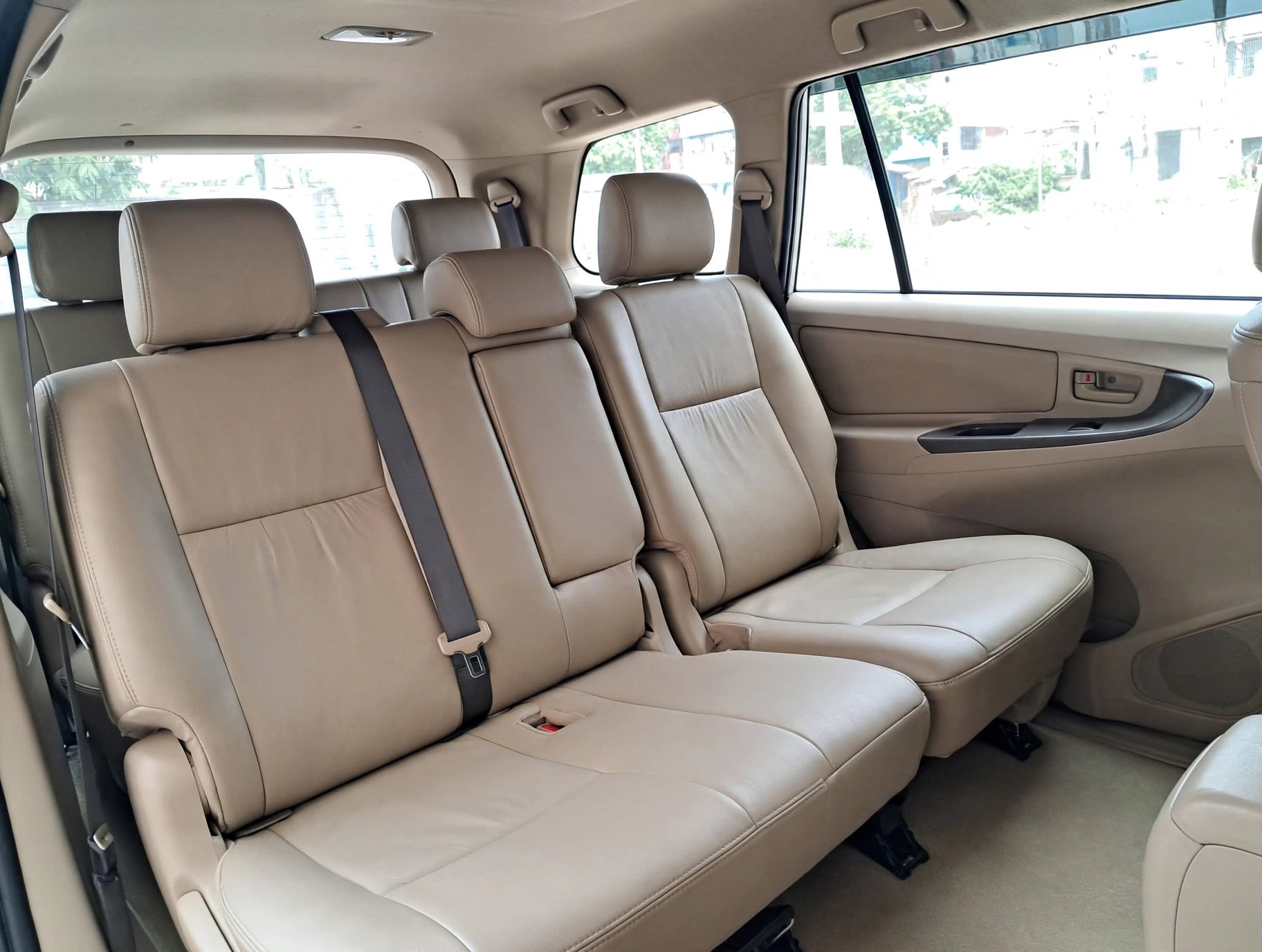 Photo 6 of Toyota Innova 2.5 G 2007 available for rent on Hire N Ride