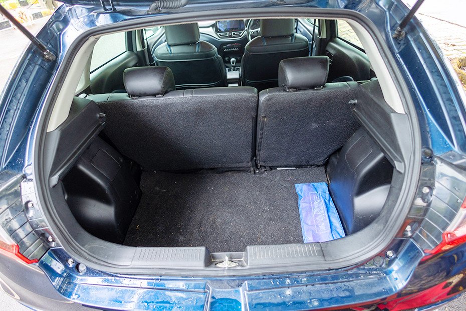 Photo 6 of Maruti Suzuki Swift Vxi 2019 available for rent on Hire N Ride