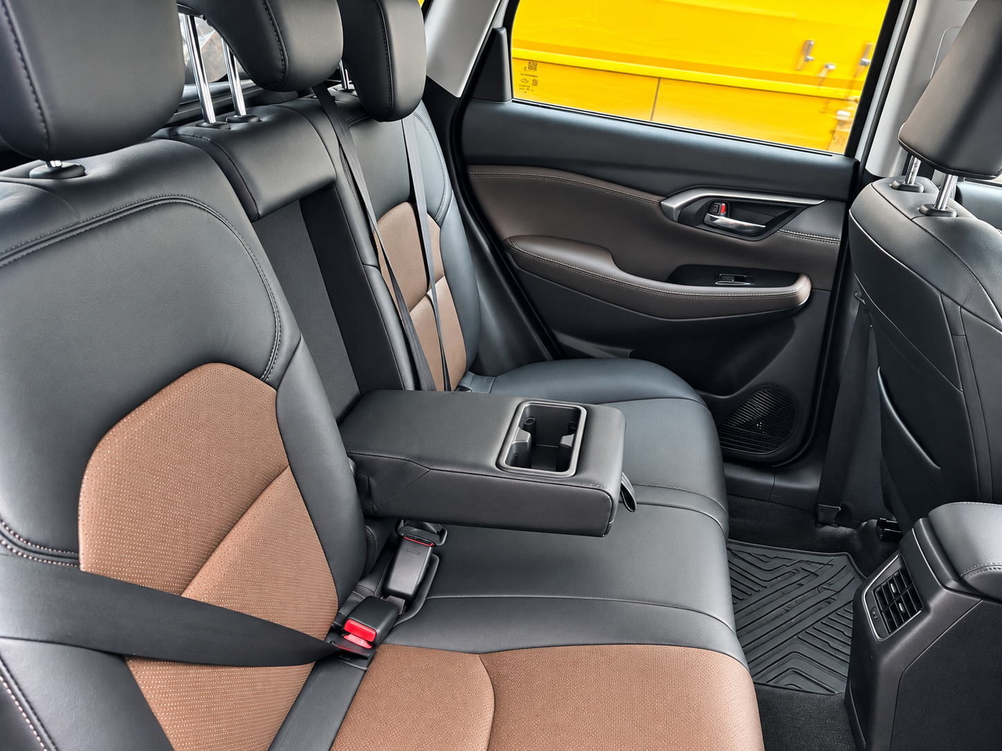 Photo 6 of Toyota Urban Cruiser V Hybrid 2025 available for rent on Hire N Ride