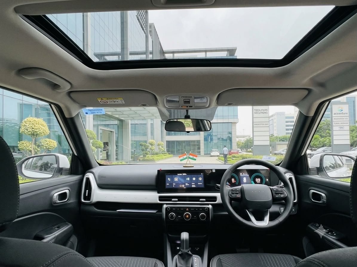 Photo 5 of Hyundai Venue 1.0 Turbo Dct Hx 5 2026 available for rent on Hire N Ride